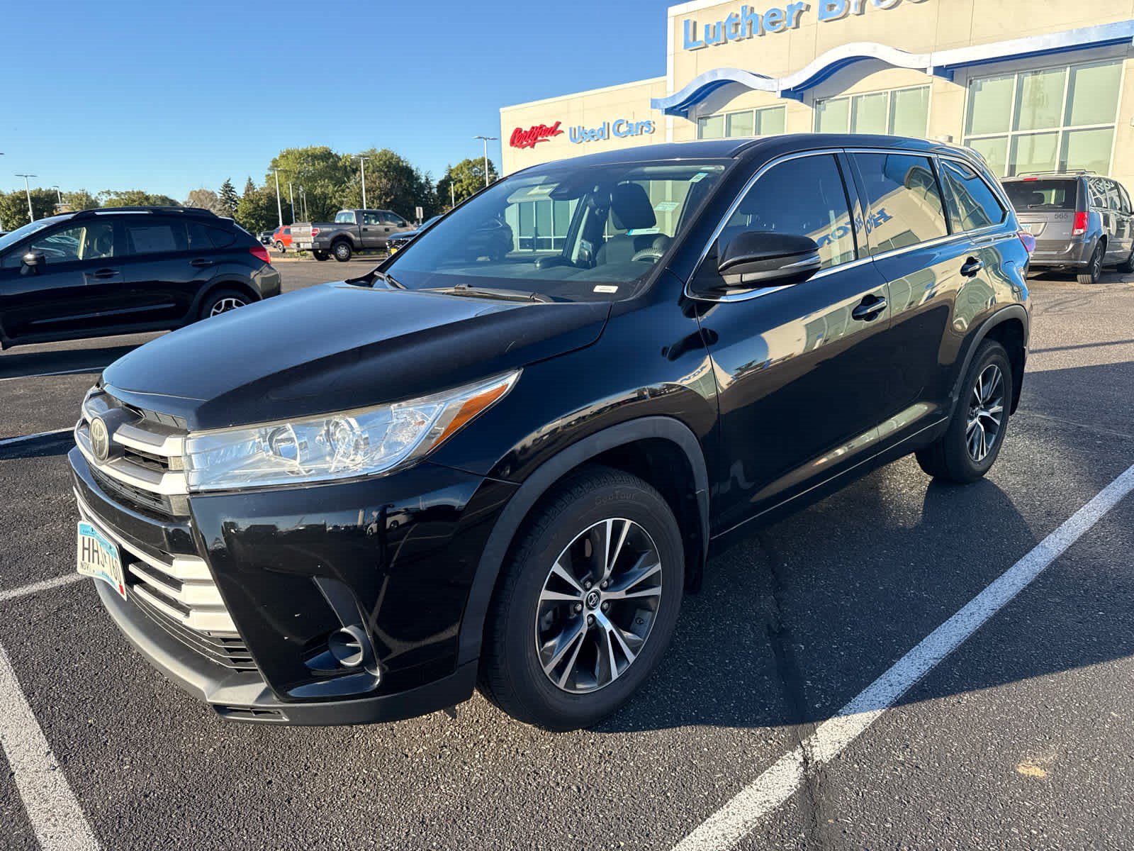 Used 2018 Toyota Highlander LE FWD image 2