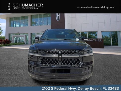 New 2026 Lincoln Navigator Reserve w/ Jet Appearance Package AWD/4WD image 2