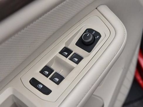 Used 2024 Volkswagen Atlas SEL AWD/4WD image 8