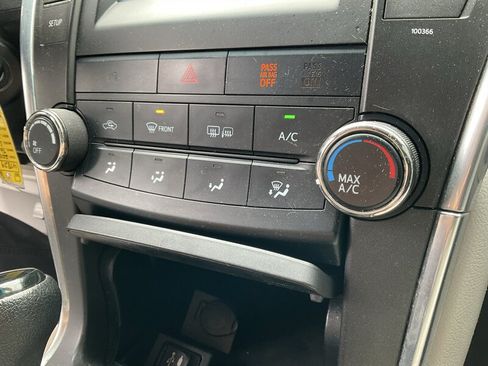 Used 2015 Toyota Camry LE FWD image 33