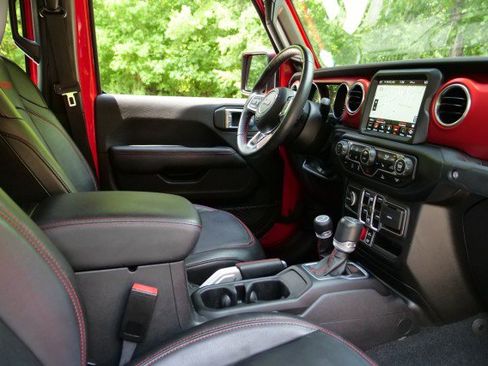 Used 2022 Jeep Gladiator Rubicon w/ LED Lighting Group AWD/4WD image 38