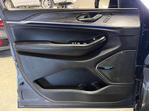 Used 2021 Jeep Grand Cherokee L Overland w/ Luxury Tech Group IV RWD image 16