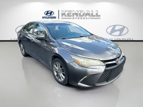 Used 2017 Toyota Camry SE image 1