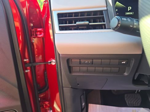 New 2025 Mitsubishi Outlander SE image 14