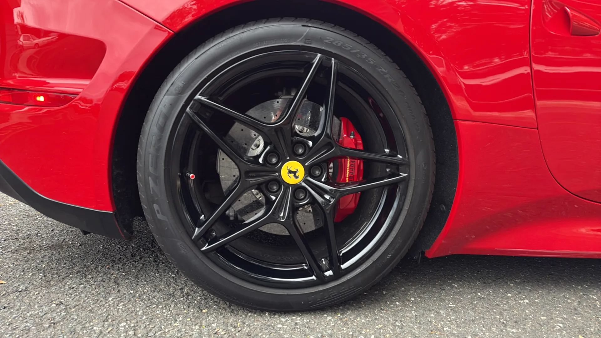Used 2017 Ferrari California T RWD image 11