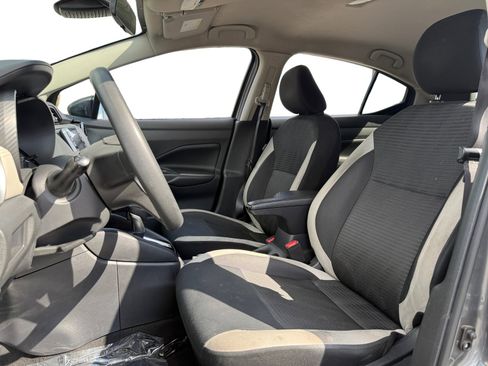 Used 2020 Nissan Versa SV image 9