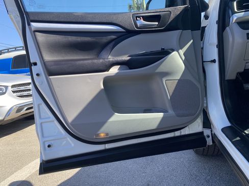 Used 2016 Toyota Highlander XLE image 13