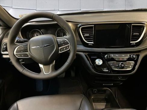 New 2026 Chrysler Pacifica Select image 27