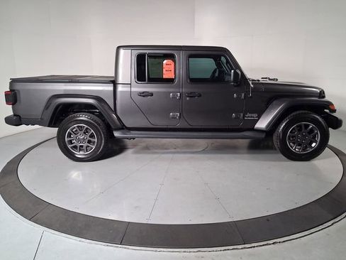Used 2020 Jeep Gladiator Overland AWD/4WD image 3