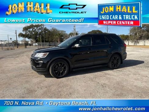 Used 2018 Ford Explorer XLT w/ Equipment Group 202A image 3