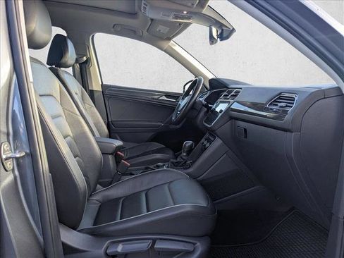 Used 2018 Volkswagen Tiguan SEL Premium image 21