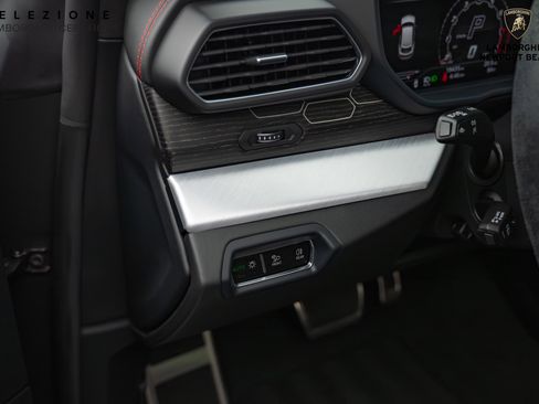 Used 2022 Lamborghini Urus image 26