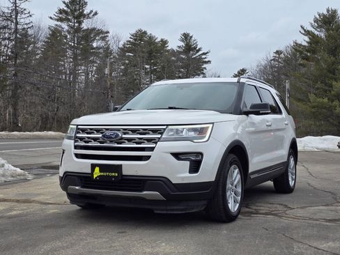 Used 2018 Ford Explorer XLT w/ Equipment Group 202A image 2