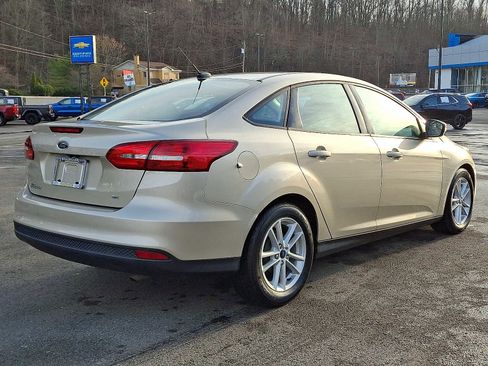 Used 2017 Ford Focus SE image 6