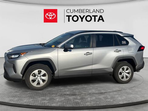 Used 2020 Toyota RAV4 LE AWD/4WD image 2