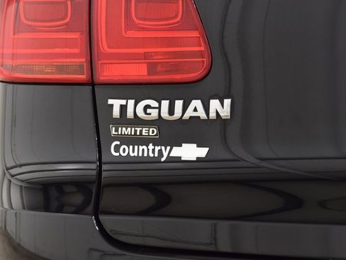 Used 2017 Volkswagen Tiguan Limited w/ Premium Package image 21