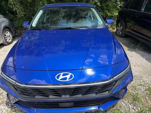 Used 2025 Hyundai Elantra SEL FWD image 6