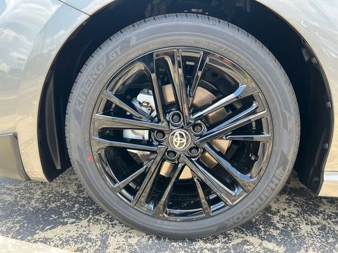 New 2026 Toyota Camry Hybrid FWD image 12