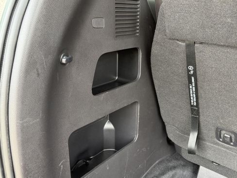 Used 2025 Kia Carnival FWD image 18