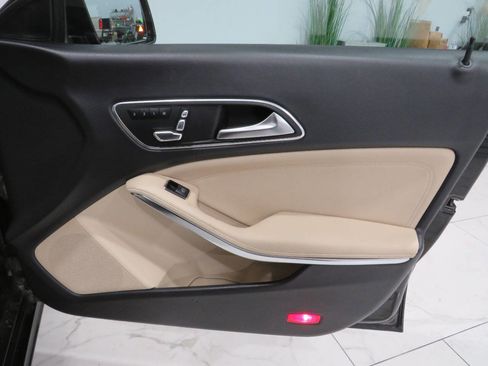 Used 2018 Mercedes-Benz CLA 250 4MATIC image 26