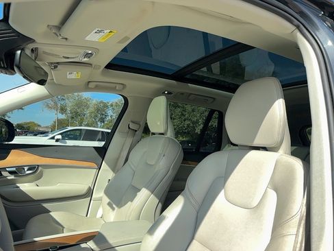 Used 2022 Volvo XC90 T6 Momentum w/ Advanced Package image 11