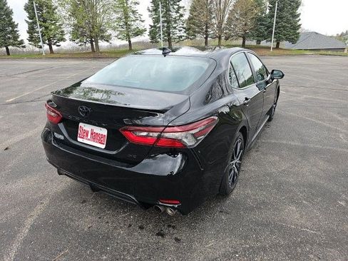 Used 2024 Toyota Camry SE w/ Cold Weather Package image 6