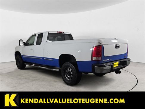 Used 2007 GMC Sierra 2500 SLT w/ Z71 Off-Road Package image 3
