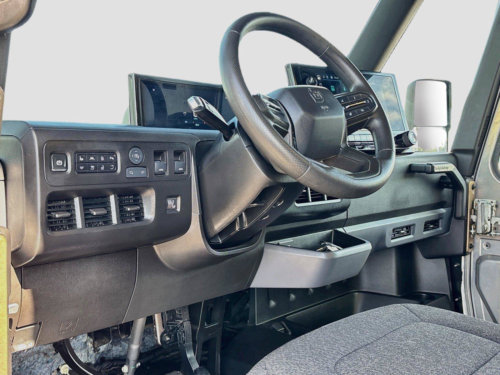 Used 2024 Chevrolet Brightdrop 600 w/ Commercial Equipment Package AWD/4WD image 9