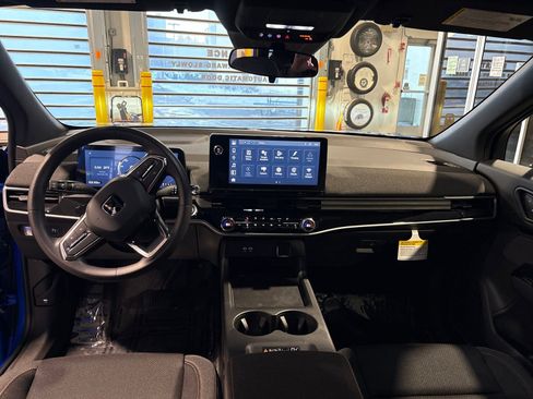 Used 2025 Honda Prologue EX image 12