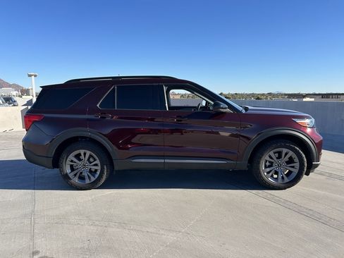 Used 2022 Ford Explorer XLT w/ Equipment Group 202A image 3