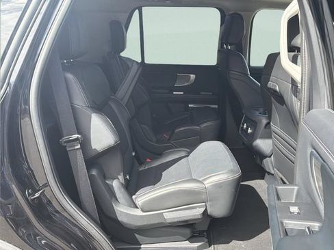 Used 2025 Ford Expedition Platinum AWD/4WD image 39
