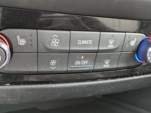 Used 2021 Buick Enclave Essence FWD image 30