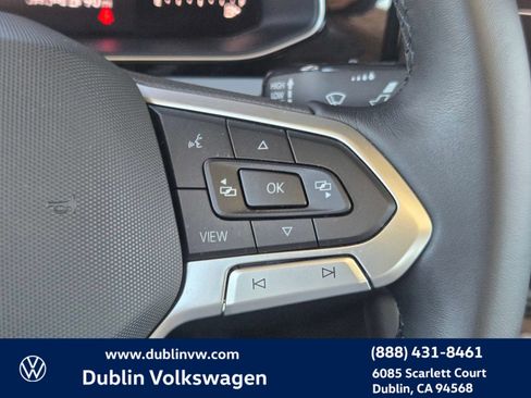 Used 2025 Volkswagen Jetta SE w/ Sunroof Package FWD image 21