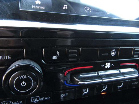 Used 2023 Jeep Grand Cherokee L Laredo RWD image 21