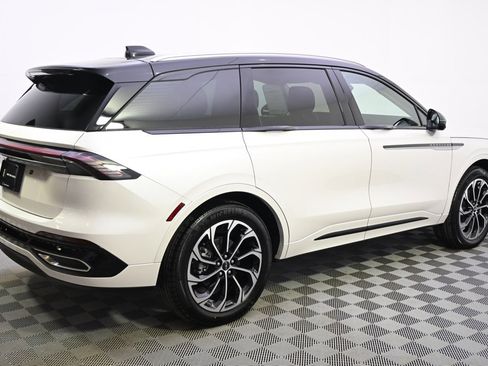 New 2026 Lincoln Nautilus Reserve image 7