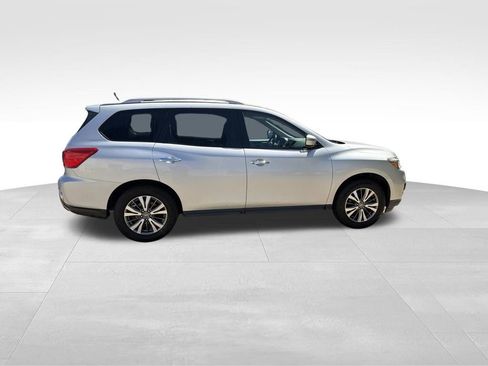 Used 2017 Nissan Pathfinder SV AWD/4WD image 10