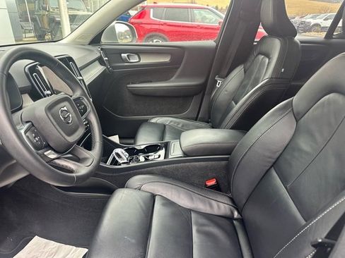 Used 2023 Volvo XC40 B5 Plus image 27