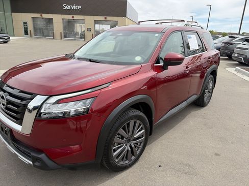Used 2023 Nissan Pathfinder SL w/ SL Premium Package AWD/4WD image 1