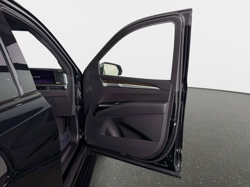 Used 2026 Cadillac Escalade Platinum Sport w/ LPO, ONYX Package image 22