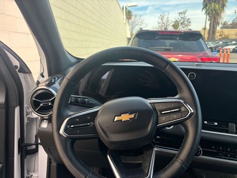 Used 2025 Chevrolet Equinox LT image 34