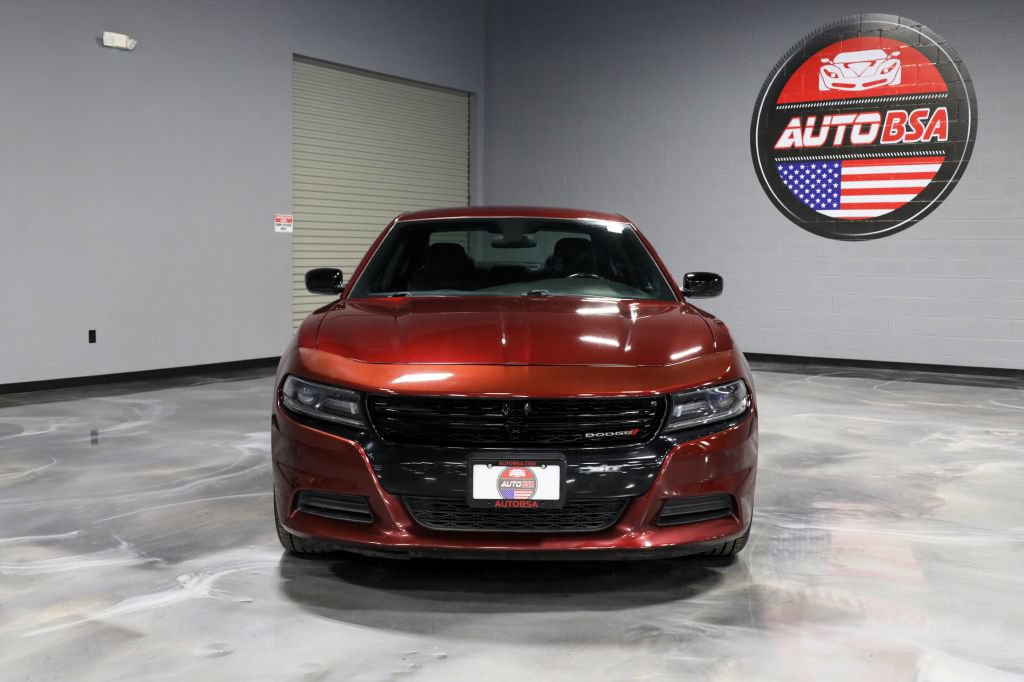 Used 2018 Dodge Charger SXT w/ Blacktop Package RWD image 2
