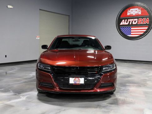 Used 2018 Dodge Charger SXT w/ Blacktop Package RWD image 2