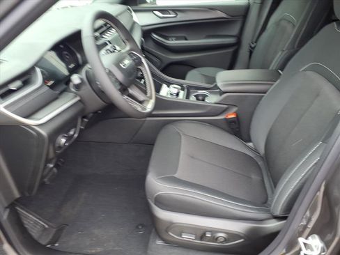 New 2025 Jeep Grand Cherokee L Laredo image 9