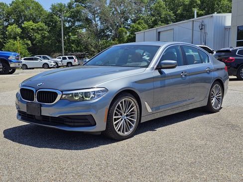 Used 2020 BMW 530i w/ Premium Package RWD image 2