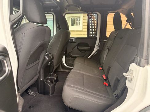 Used 2018 Jeep Wrangler Unlimited Sport S image 19