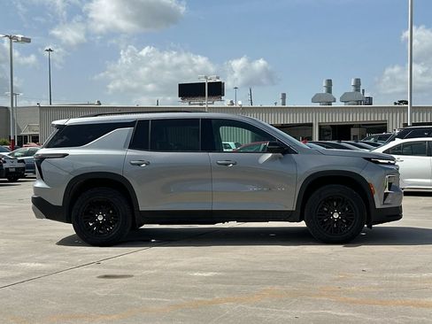 Used 2024 Chevrolet Traverse LT AWD/4WD image 7
