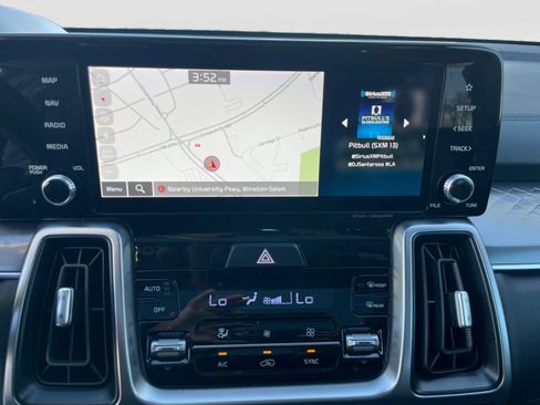 Used 2023 Kia Sorento S w/ Panoramic Sunroof Package image 20