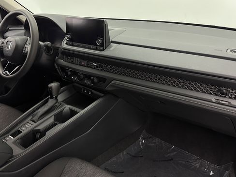 Used 2025 Honda Accord LX image 30