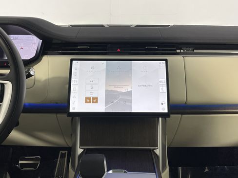 Used 2025 Land Rover Range Rover SE image 17