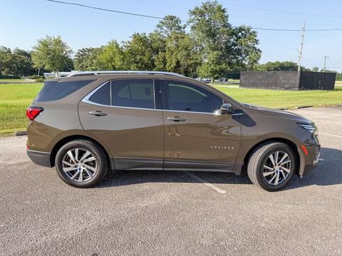 Used 2024 Chevrolet Equinox Premier FWD image 3